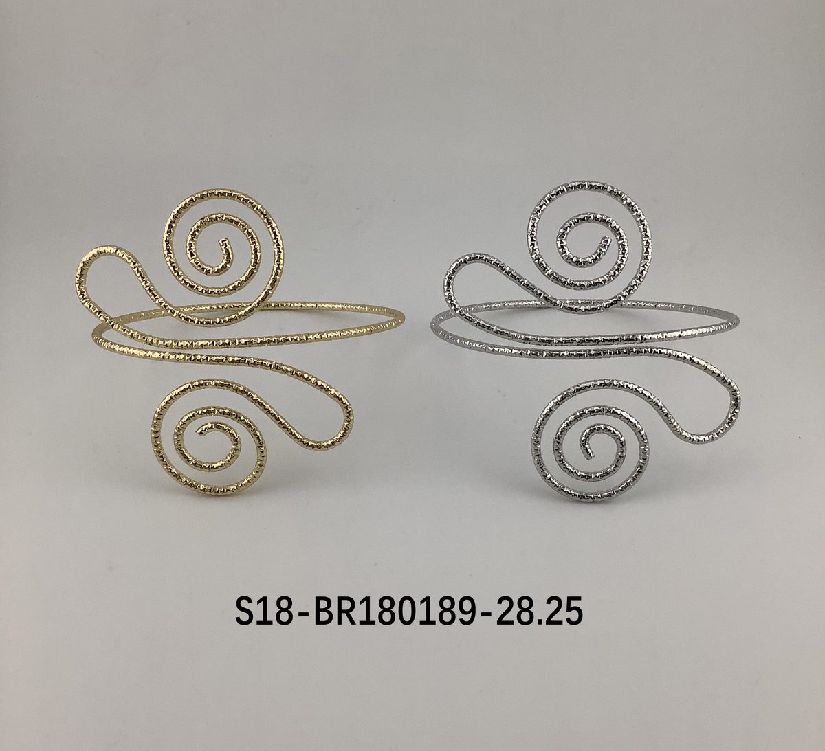 Brazalete. 6 pcs plateado / 6 pcs dorado